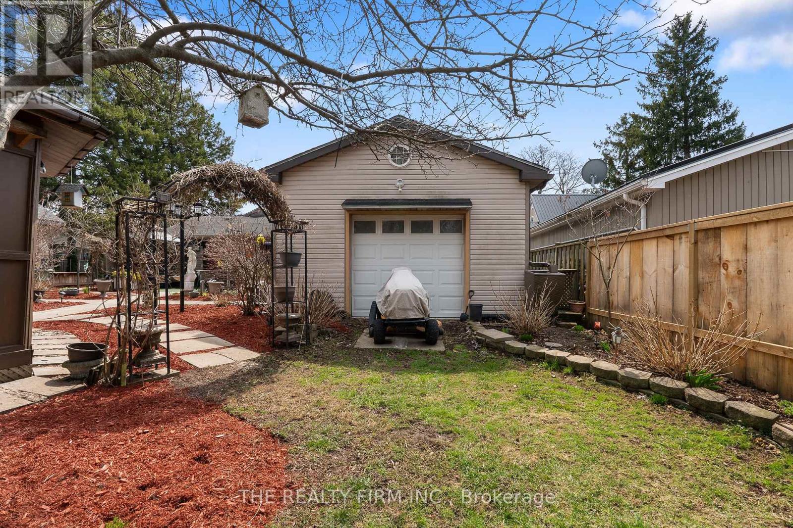 Photo 10 of 50 for 1864 Parkhurst Avenue