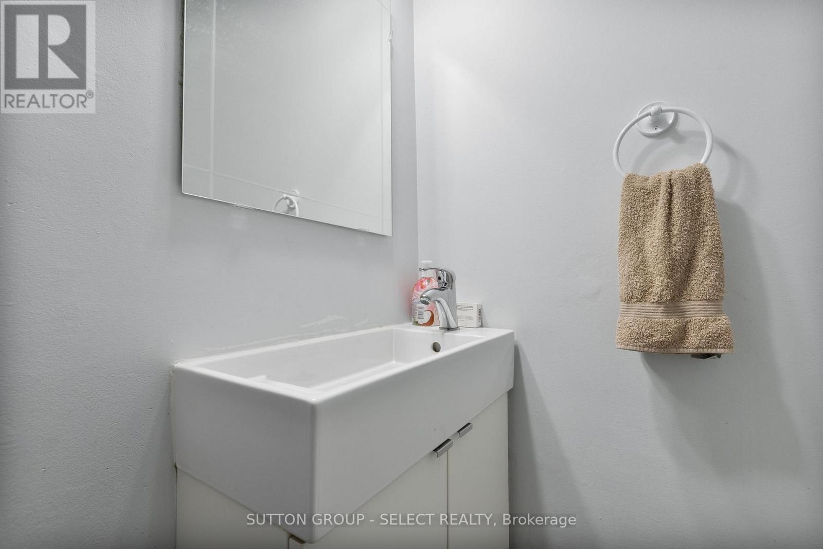 1010 Kipps Lane, London East, Ontario  N5Y 4S5 - Photo 13 - X12189766