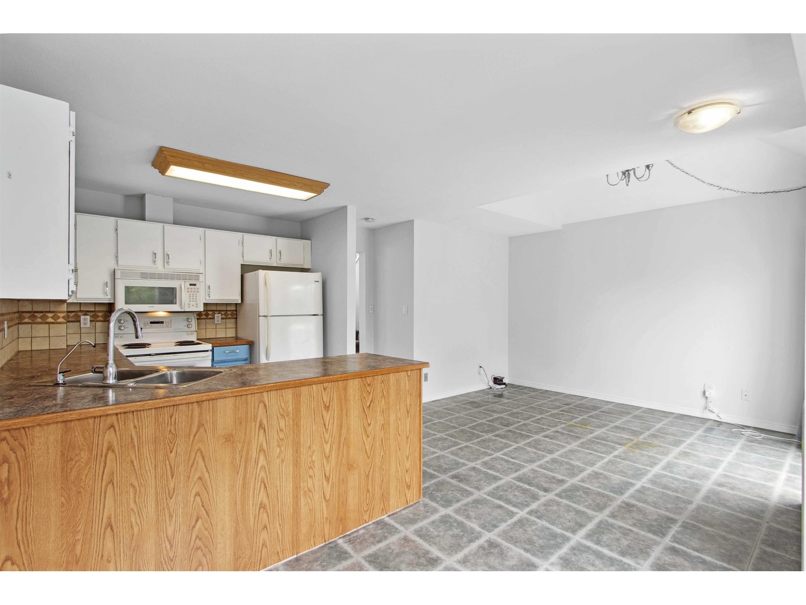 13 15550 89 Avenue, Surrey, British Columbia  V3R 1N1 - Photo 3 - R3009779