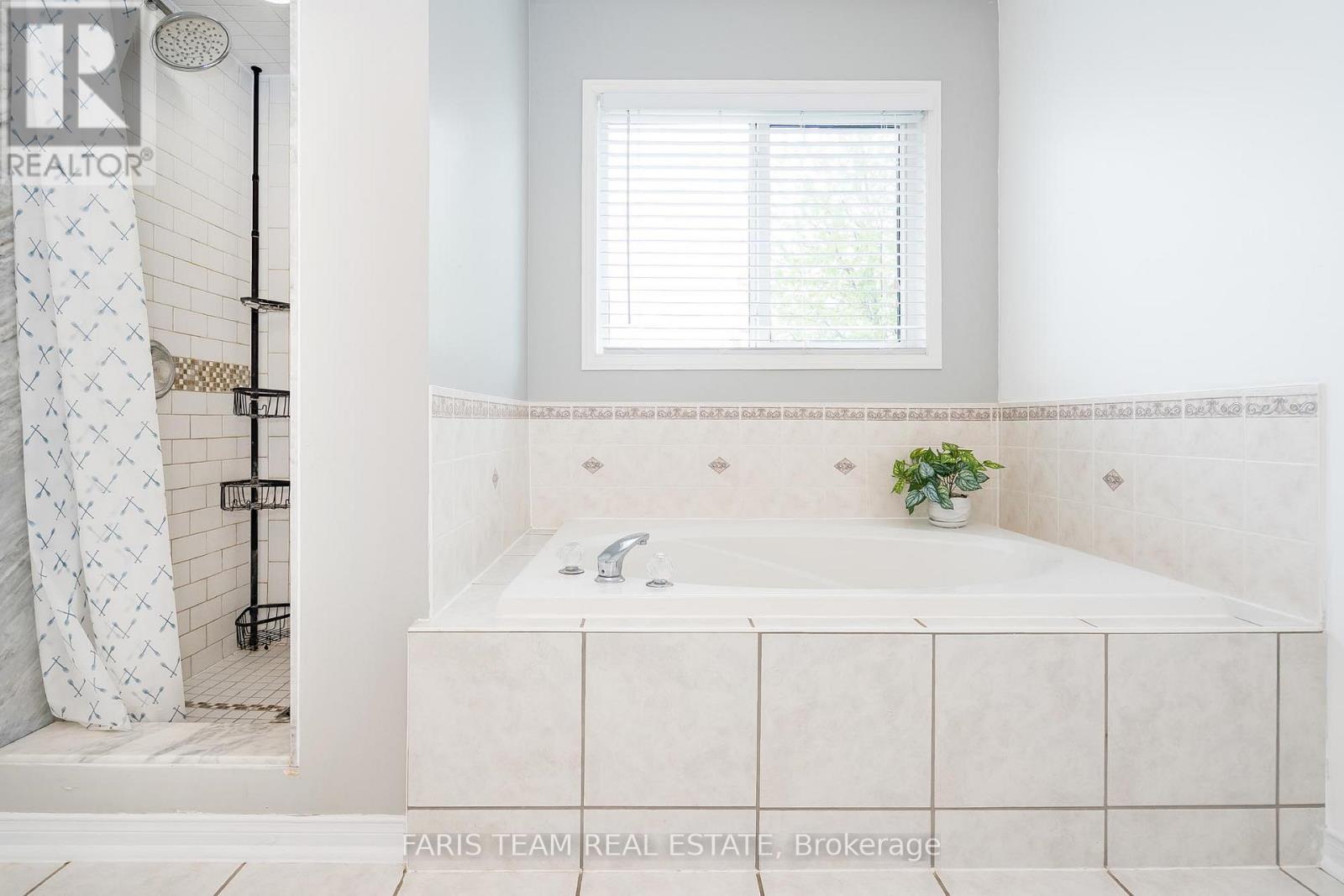 40 Truax Crescent, Essa, Ontario  L0L 1L0 - Photo 16 - N12172838