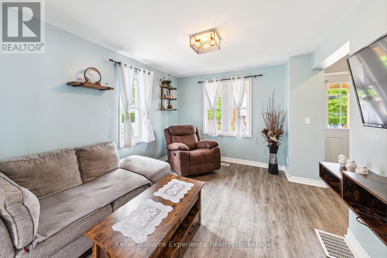 95 Fox Street, Penetanguishene, Ontario  L9M 1C8 - Photo 8 - S12189664