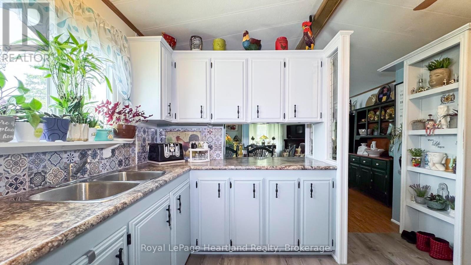 45 Redford Drive, South Huron, Ontario  N0M 1S3 - Photo 6 - X12189624