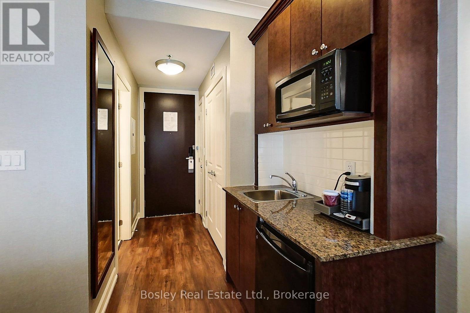 303 - 220 Gord Canning Drive, Blue Mountains, Ontario  L9Y 1C2 - Photo 10 - X12189689