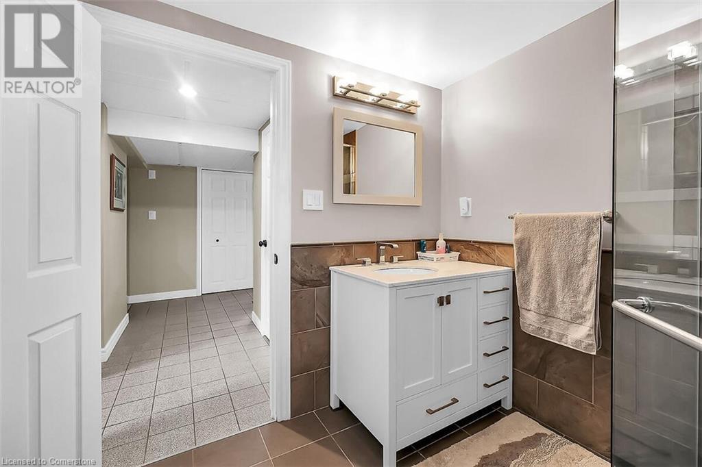 102 Kennedy Avenue, Hamilton, Ontario  L9B 1C7 - Photo 32 - 40736339