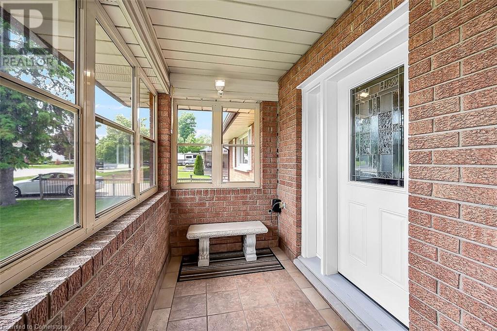 102 Kennedy Avenue, Hamilton, Ontario  L9B 1C7 - Photo 5 - 40736339