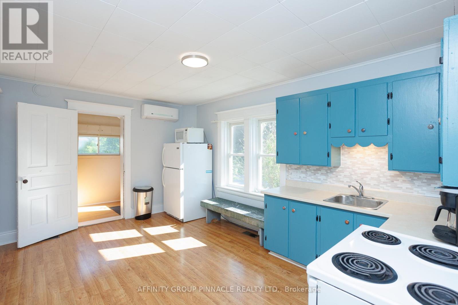 72 Melbourne Street W, Kawartha Lakes, Ontario K9V 2T3 - Photo 11 - X12189646