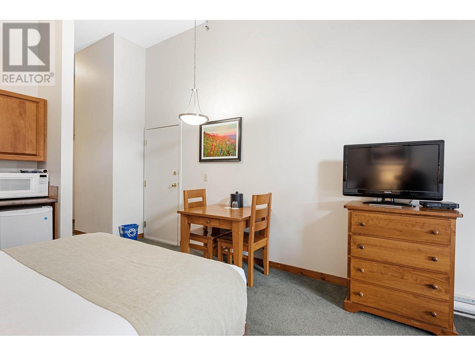3160 CREEKSIDE Way Unit# 415, Kamloops, BC V2H1T7
