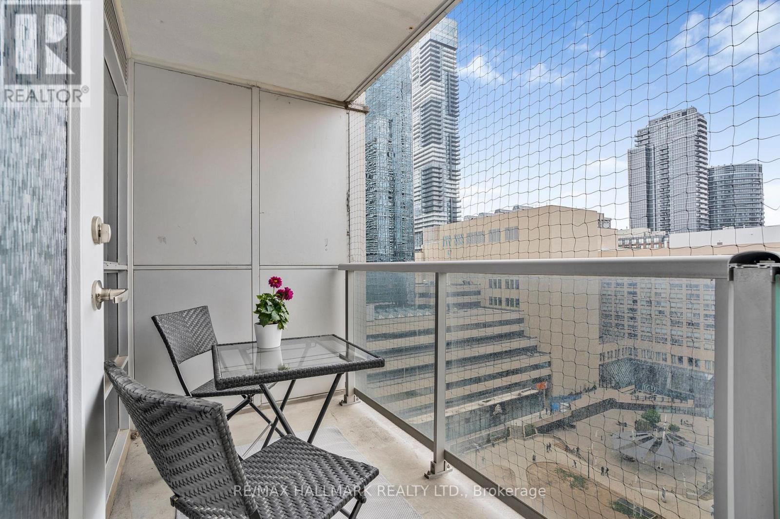 1403 - 761 Bay Street, Toronto, Ontario  M5G 2R2 - Photo 5 - C12189614