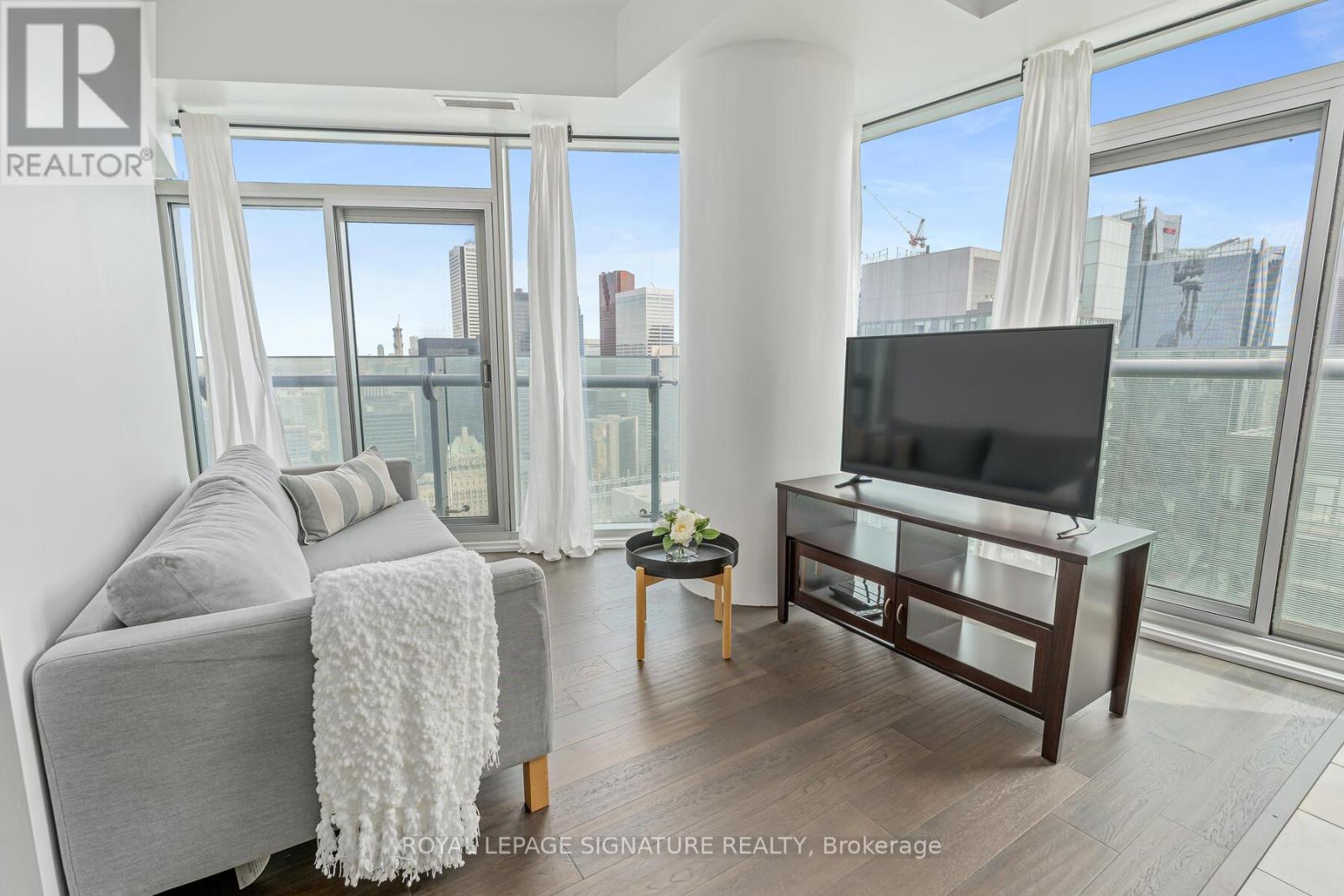 5211 - 14 York Street, Toronto (Waterfront Communities), Ontario  M5J 0B1 - Photo 8 - C12189752