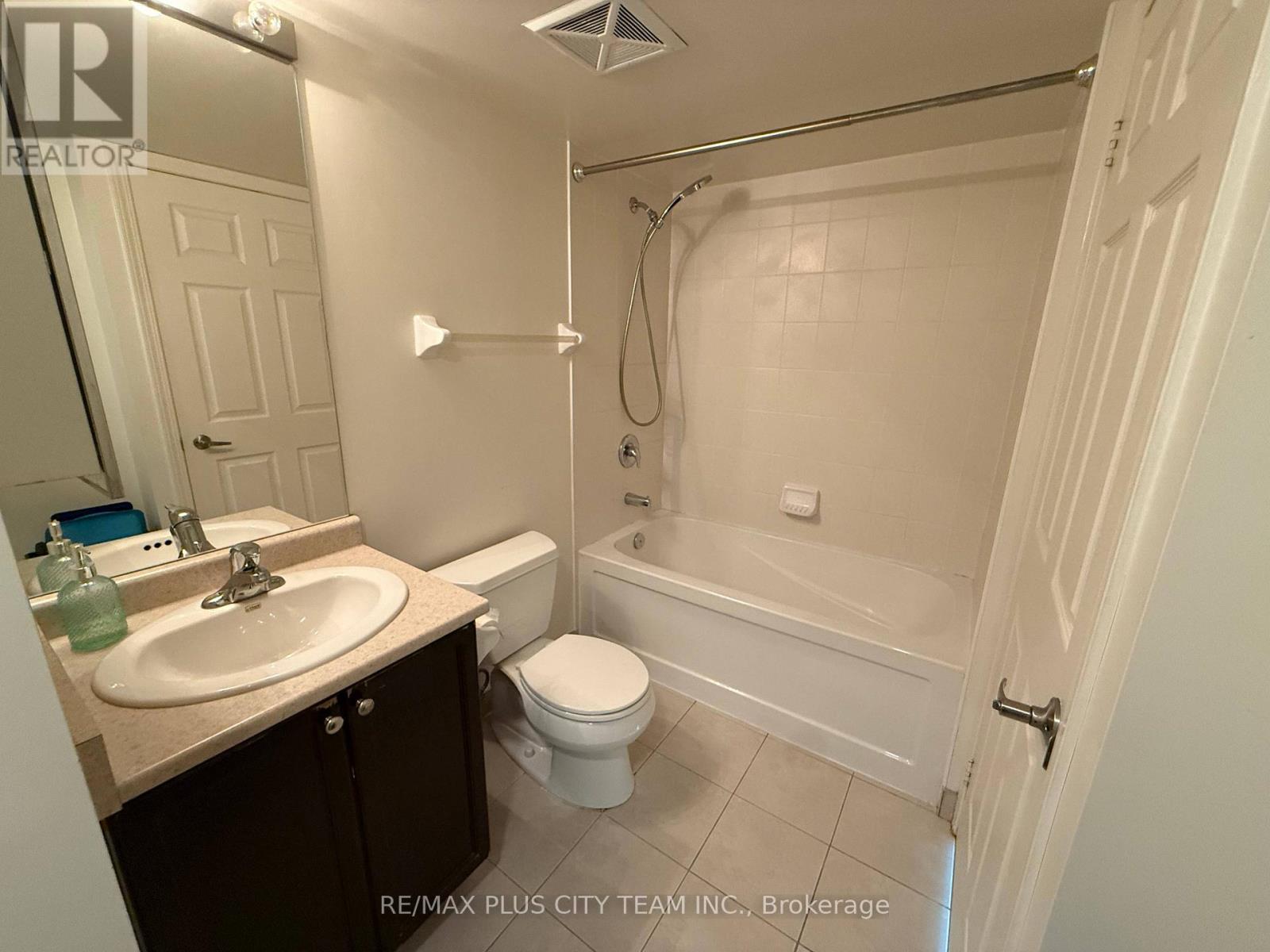 1701 - 19 Grand Trunk Crescent, Toronto, Ontario  M5J 3A3 - Photo 11 - C12189773