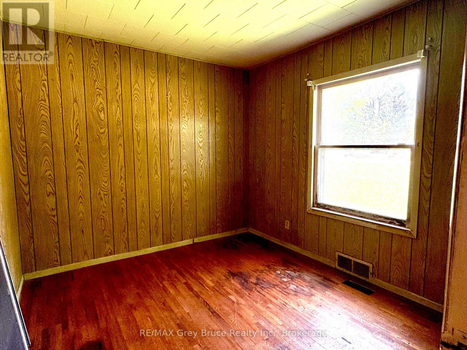 2496 6th Avenue W, Owen Sound, Ontario  N4K 5J6 - Photo 10 - X12133299