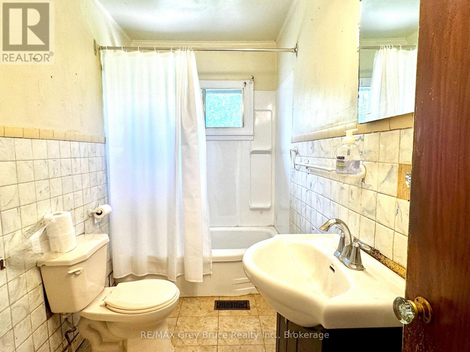 2496 6th Avenue W, Owen Sound, Ontario  N4K 5J6 - Photo 7 - X12133299