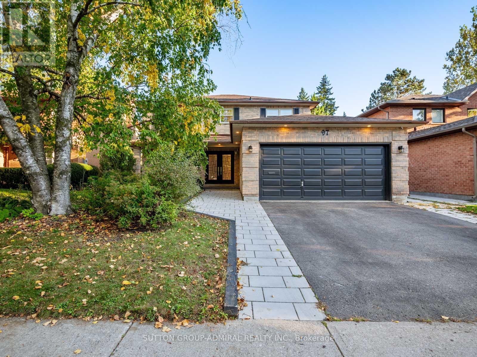 97 Golf Links Drive, Aurora, Ontario  L4G 3V4 - Photo 1 - N12189562