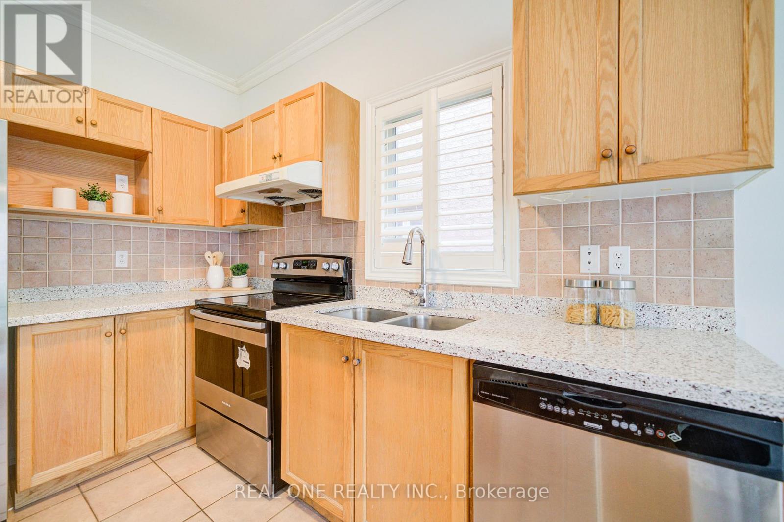 5 Berringer Street, Richmond Hill, Ontario  L4B 4G4 - Photo 13 - N12189563