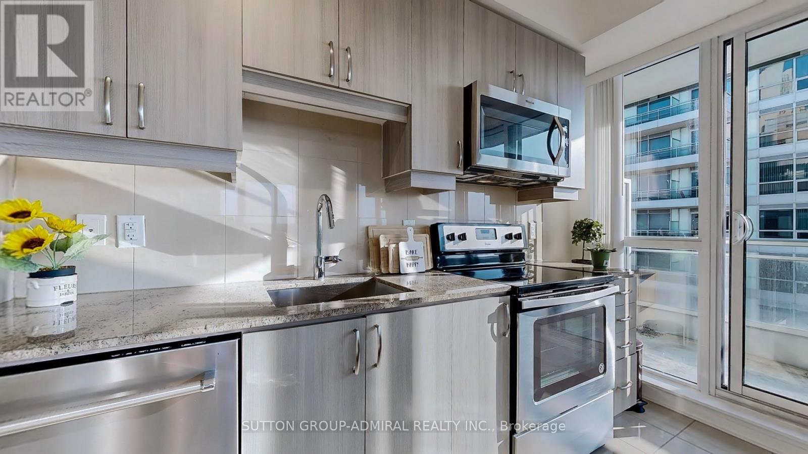 1711 - 9205 Yonge Street, Richmond Hill, Ontario  L4C 1V5 - Photo 12 - N12189714