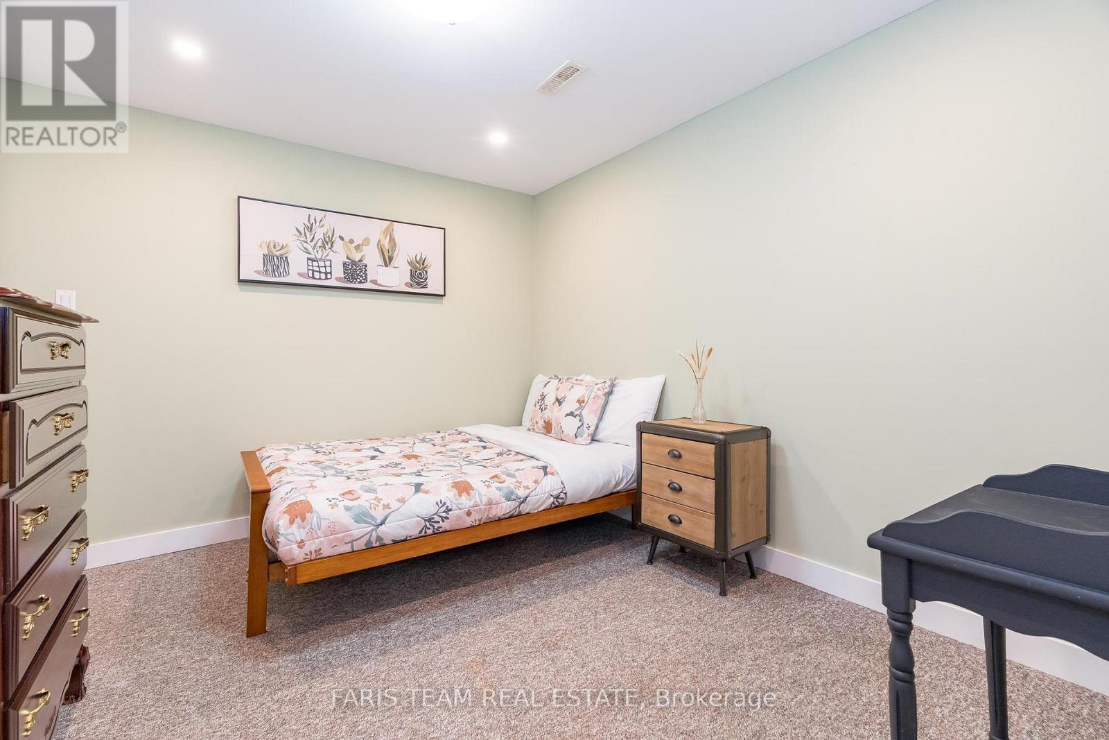 268 Johnson Street, Barrie, Ontario  L4M 6S8 - Photo 27 - S12189575
