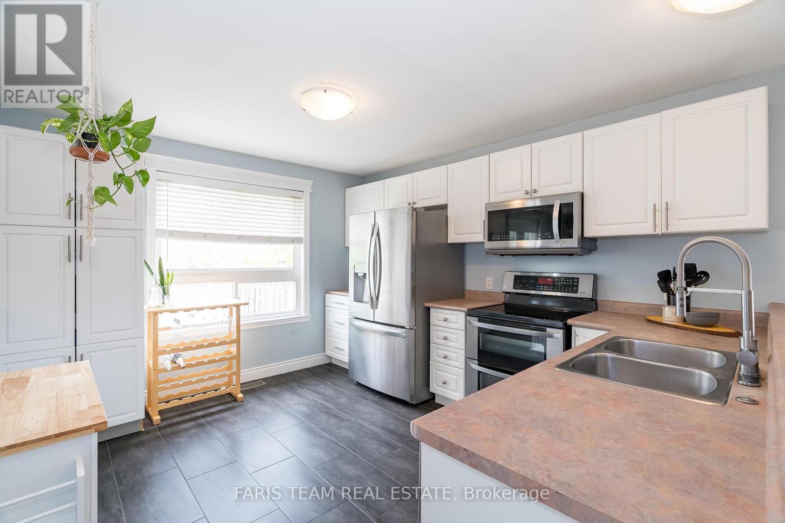 268 Johnson Street, Barrie, Ontario  L4M 6S8 - Photo 4 - S12189575