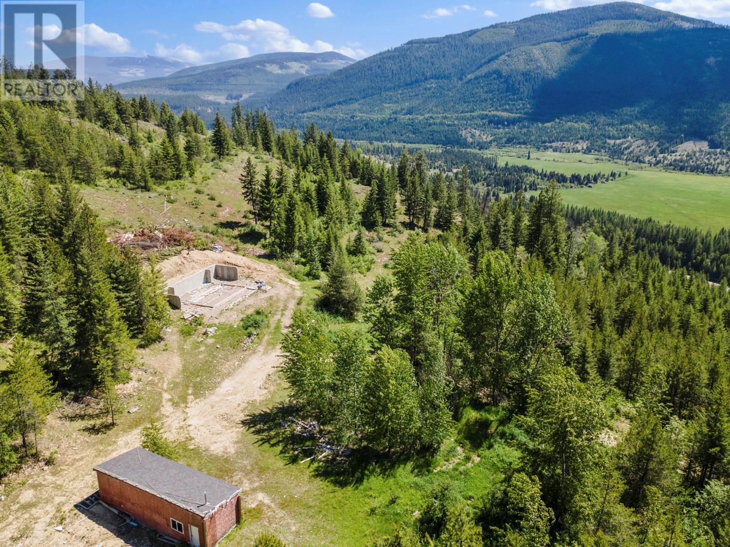 6990 3 Highway, Kitchener, British Columbia V0B 1W1 - Photo 2 - 10350189