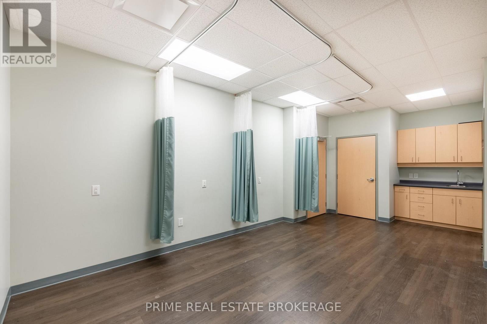 268 Main Street, Lucan Biddulph, Ontario  N0M 2J0 - Photo 8 - X12189800