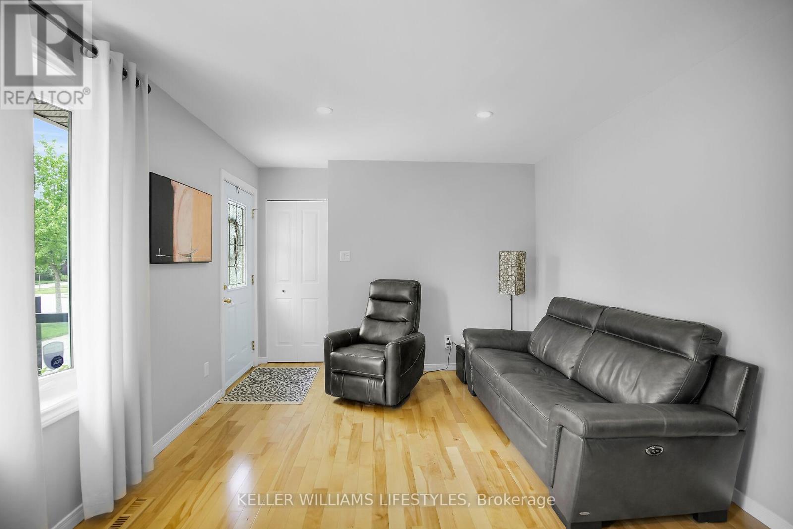 35 Edmunds Crescent, London South, Ontario  N5Z 4J1 - Photo 10 - X12189802
