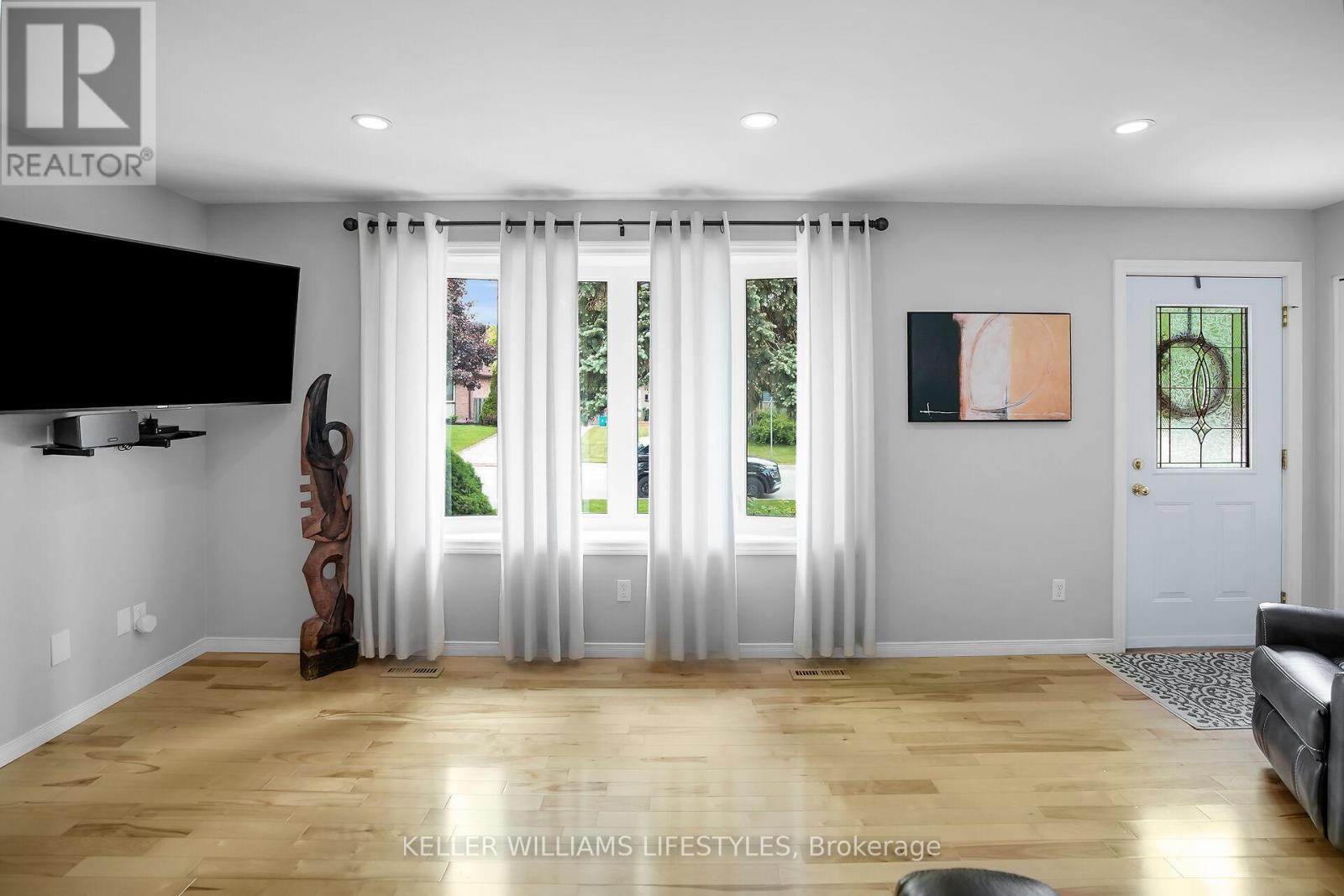 35 Edmunds Crescent, London South (South T), Ontario  N5Z 4J1 - Photo 11 - X12189802