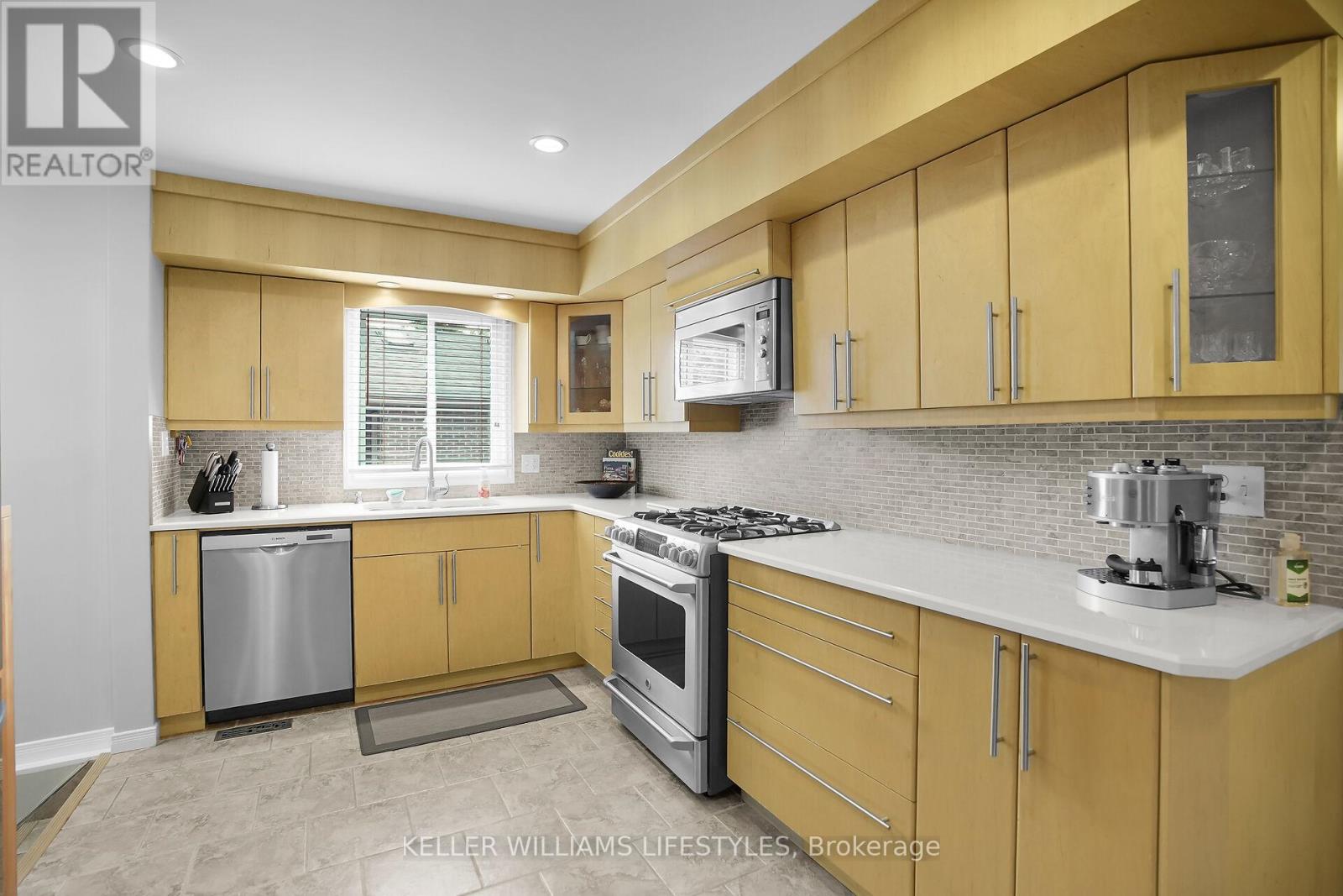 35 Edmunds Crescent, London South (South T), Ontario  N5Z 4J1 - Photo 16 - X12189802