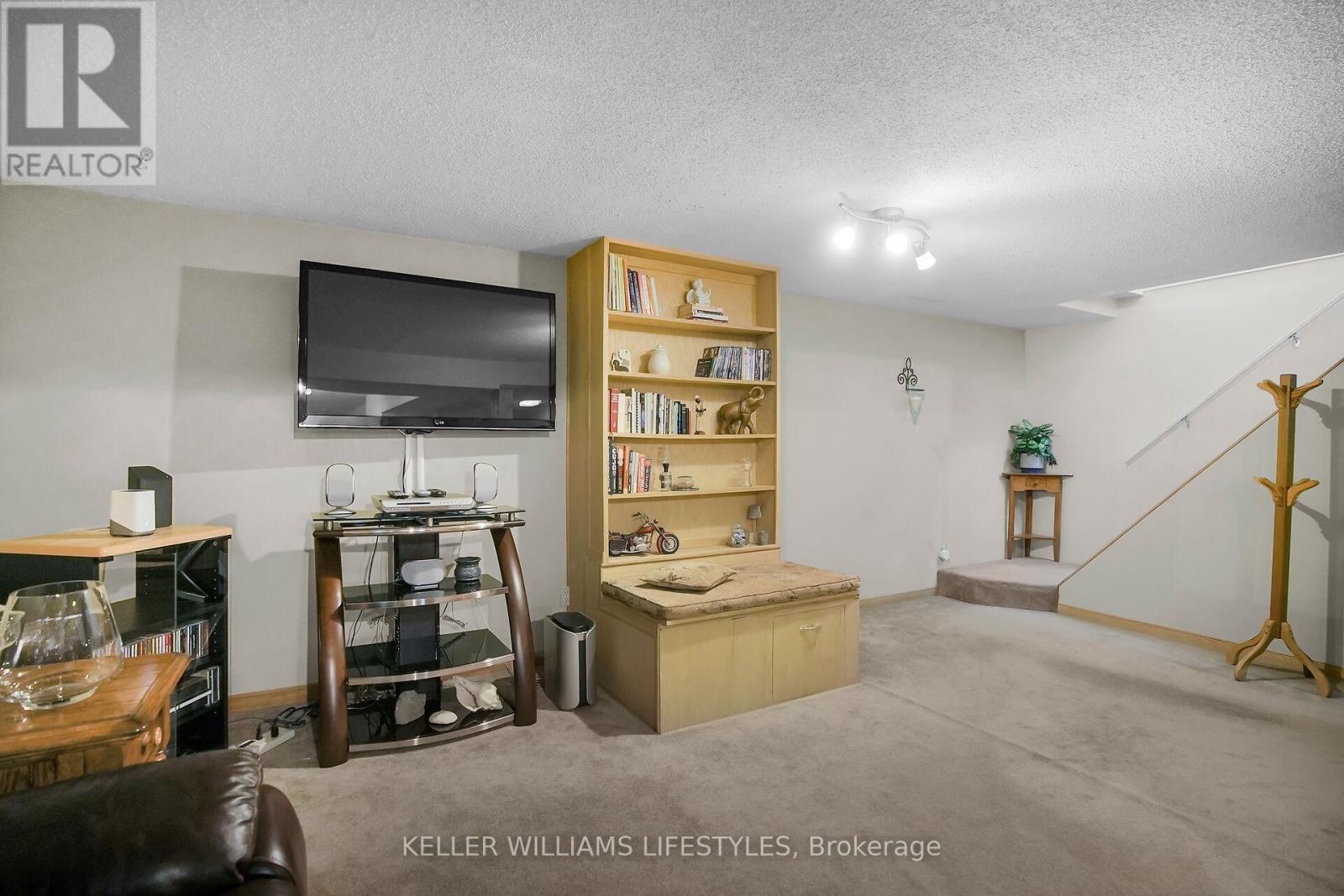 35 Edmunds Crescent, London South (South T), Ontario  N5Z 4J1 - Photo 25 - X12189802