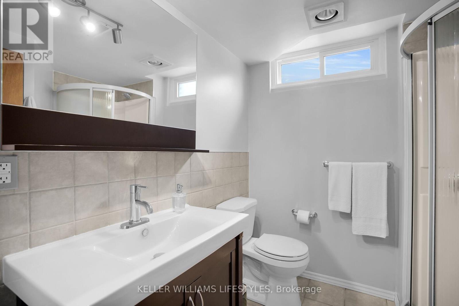 35 Edmunds Crescent, London South (South T), Ontario  N5Z 4J1 - Photo 32 - X12189802
