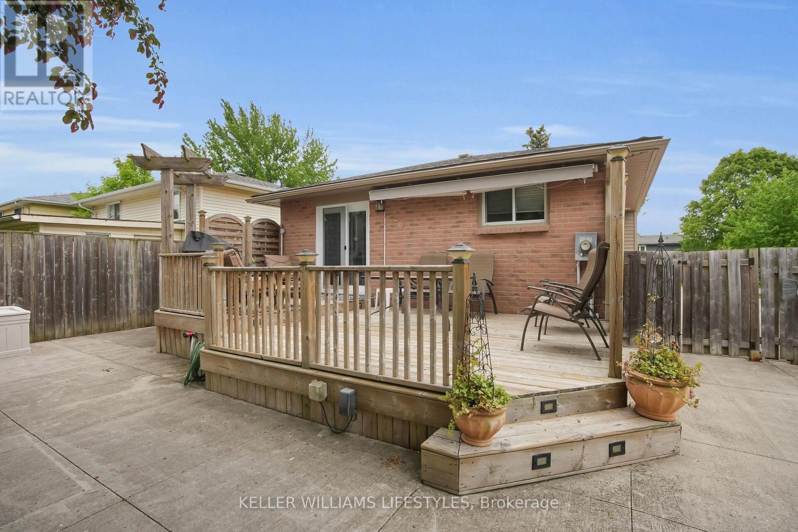 35 Edmunds Crescent, London South (South T), Ontario  N5Z 4J1 - Photo 36 - X12189802