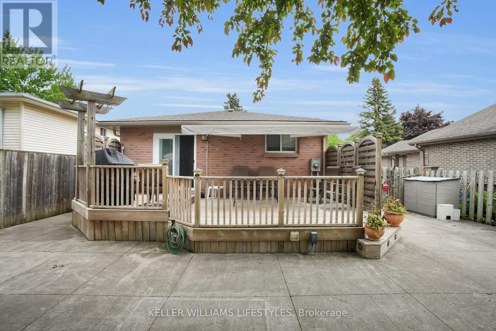 35 Edmunds Crescent, London South (South T), Ontario  N5Z 4J1 - Photo 4 - X12189802