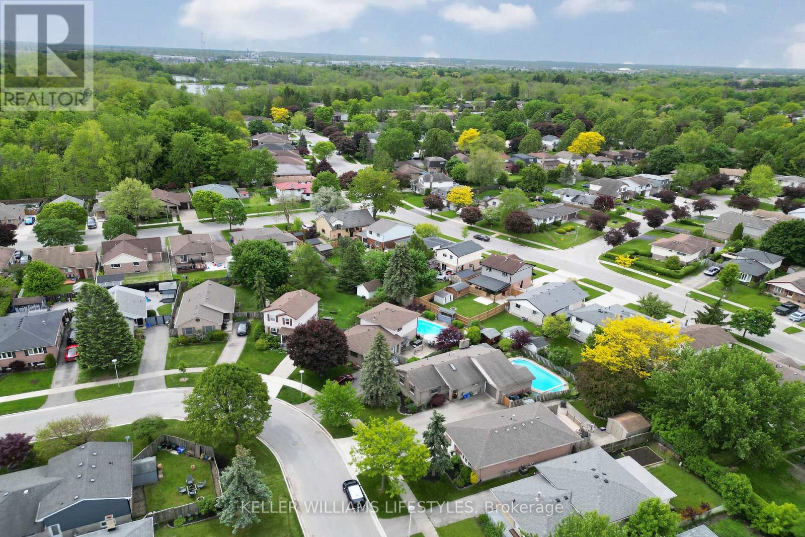 35 Edmunds Crescent, London South (South T), Ontario  N5Z 4J1 - Photo 47 - X12189802