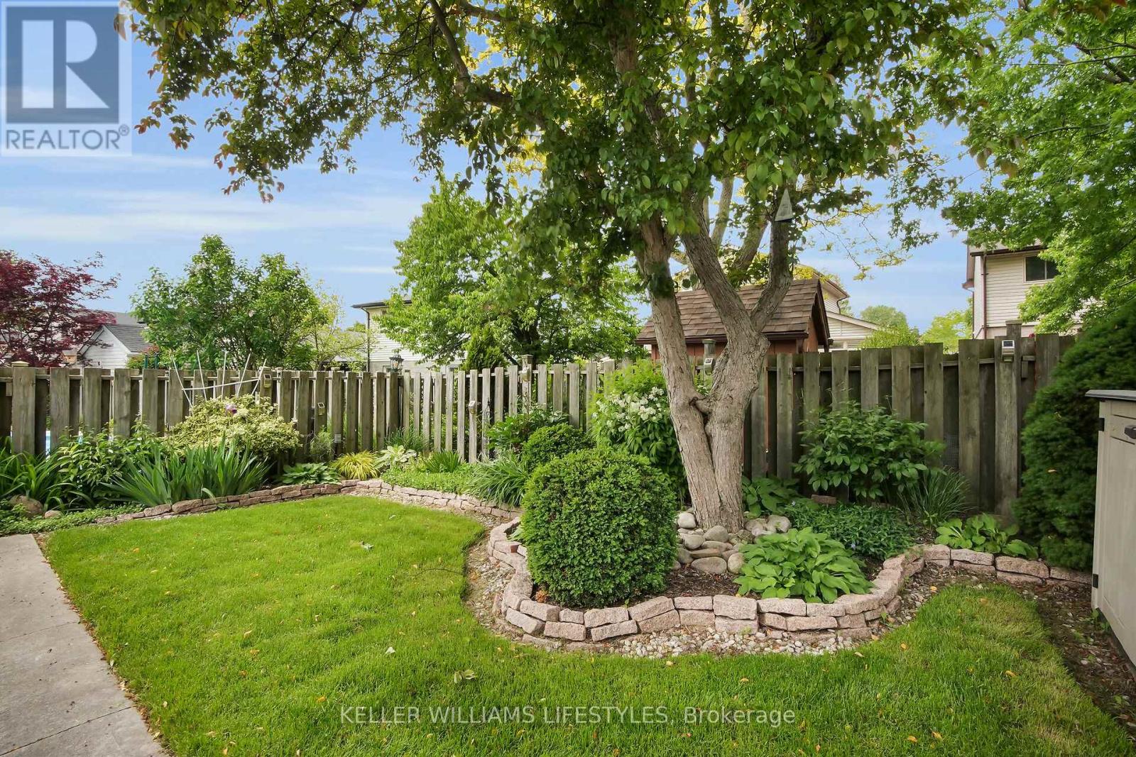 35 Edmunds Crescent, London South (South T), Ontario  N5Z 4J1 - Photo 5 - X12189802