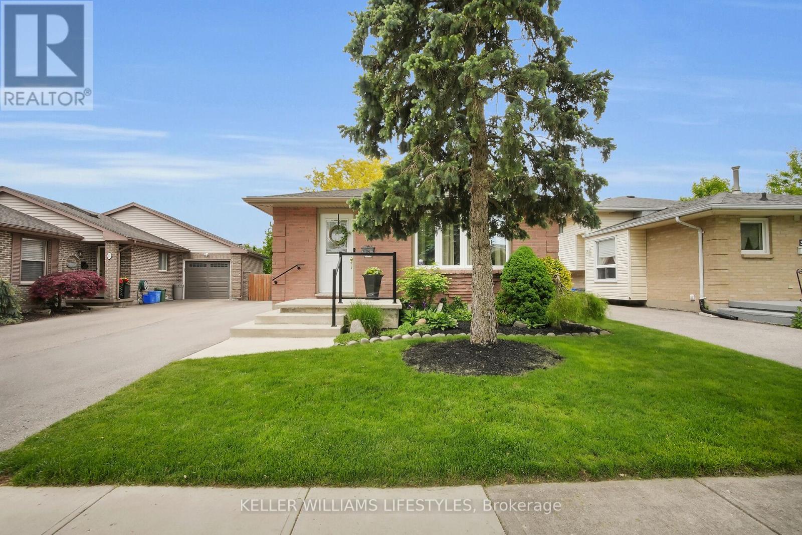 35 Edmunds Crescent, London South (South T), Ontario  N5Z 4J1 - Photo 7 - X12189802