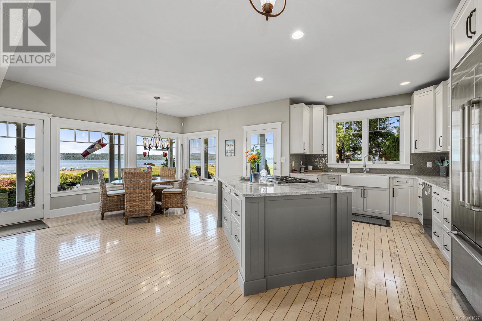 505 Arbutus Bay Rd, Fanny Bay, British Columbia  V0R 1W0 - Photo 6 - 1001827