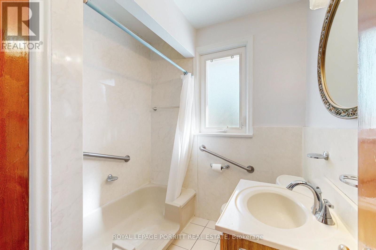 31 Badger Drive, Toronto (Stonegate-Queensway), Ontario  M8Z 2M8 - Photo 20 - W12189583