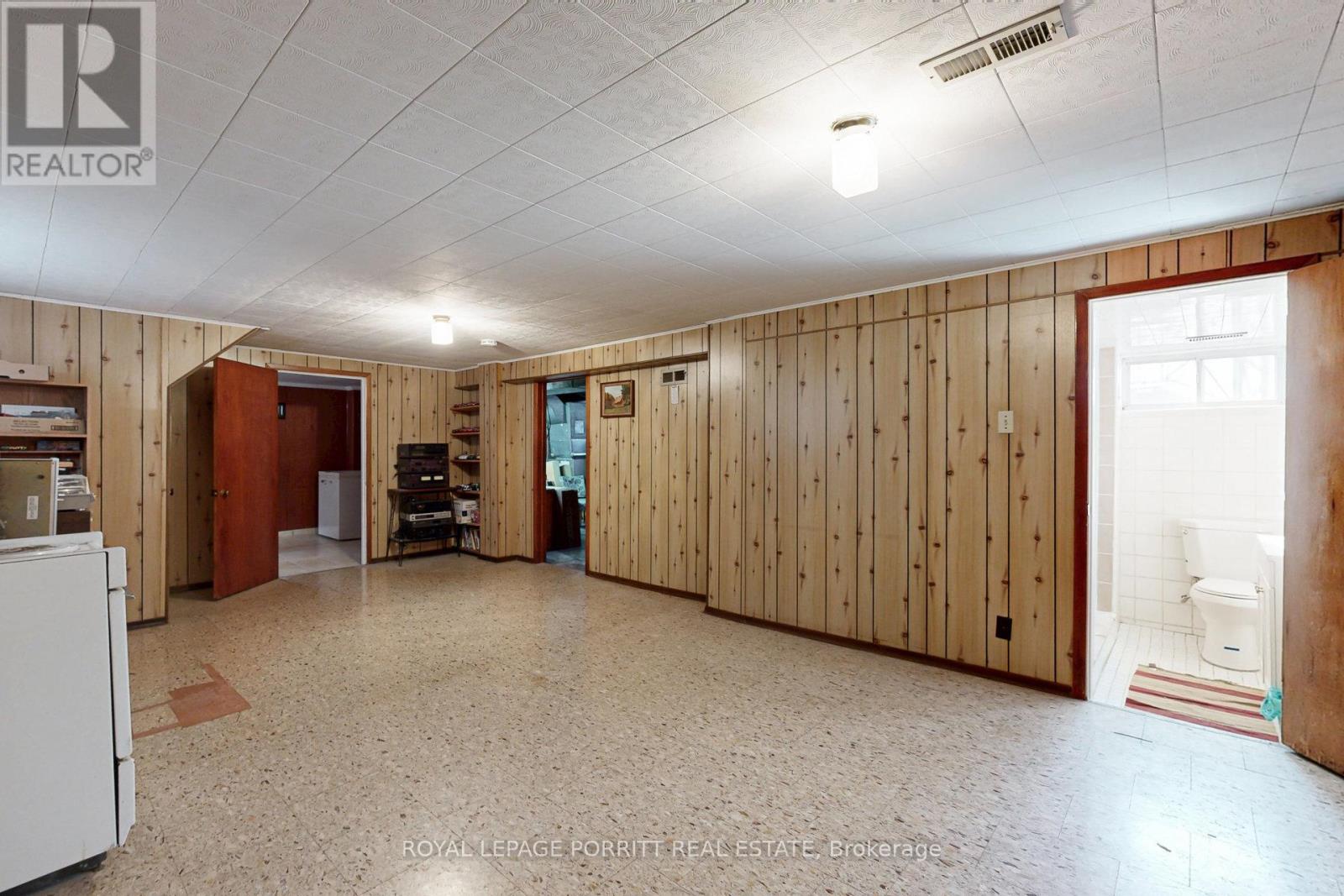31 Badger Drive, Toronto (Stonegate-Queensway), Ontario  M8Z 2M8 - Photo 27 - W12189583