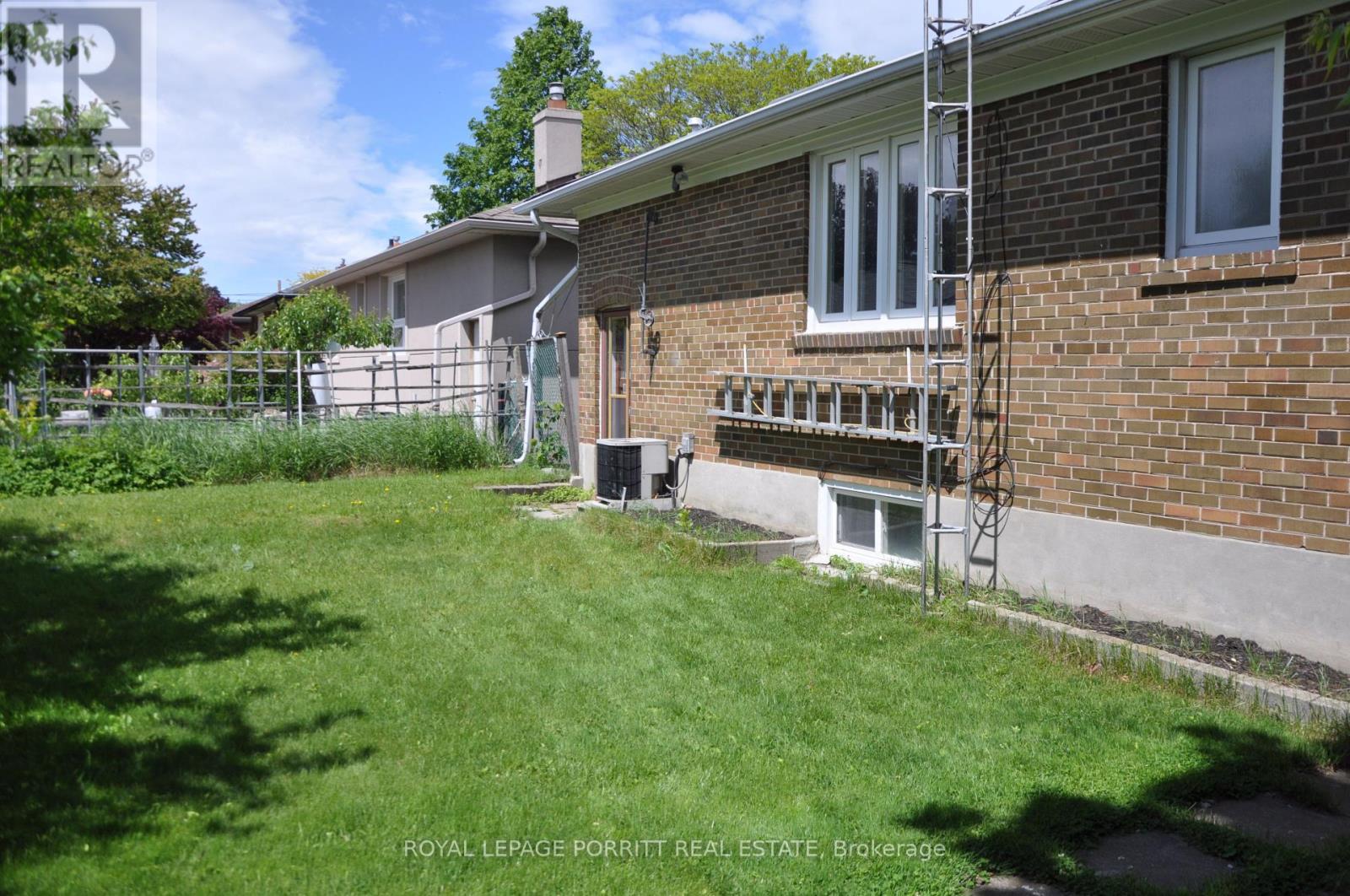 31 Badger Drive, Toronto (Stonegate-Queensway), Ontario  M8Z 2M8 - Photo 30 - W12189583