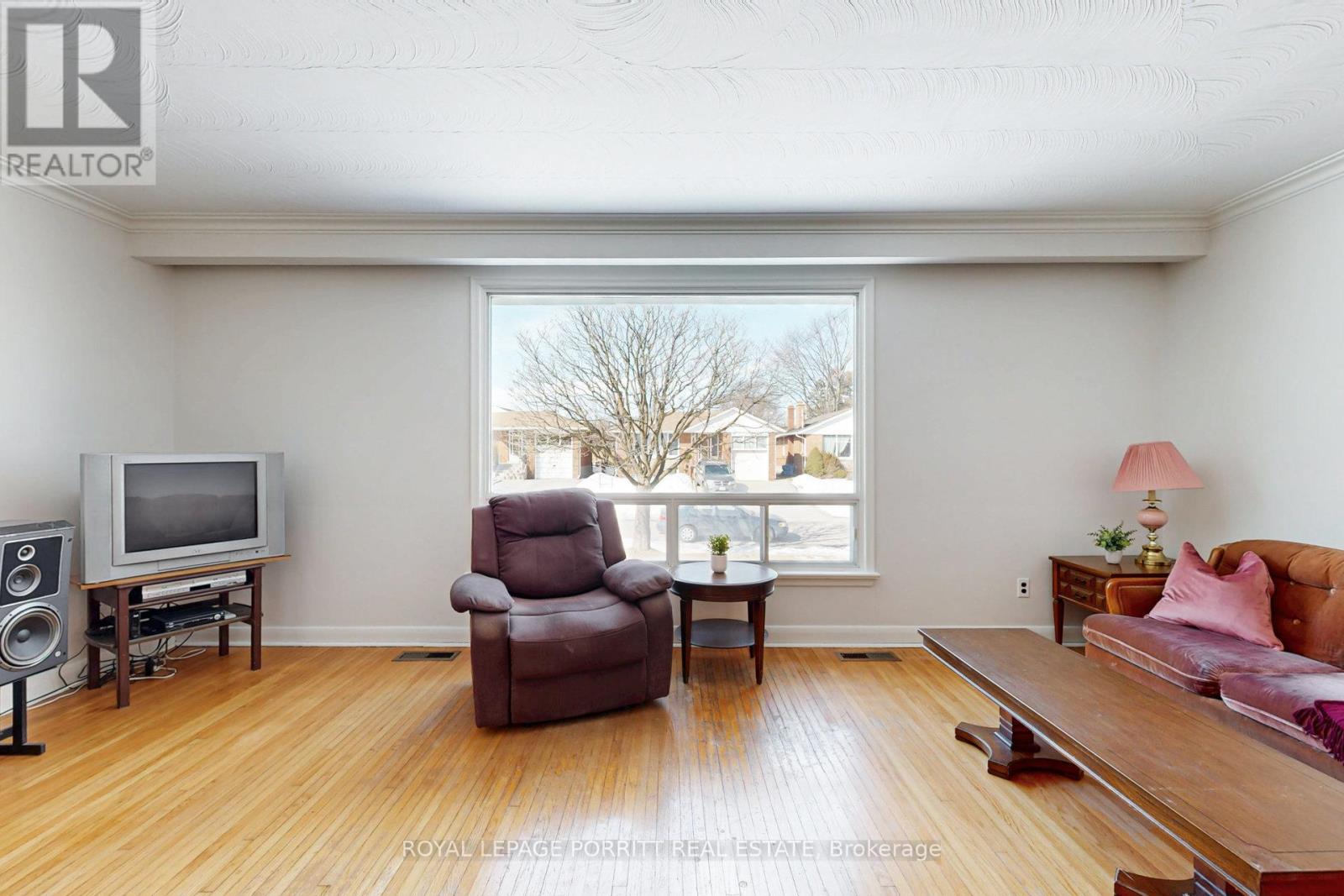31 Badger Drive, Toronto (Stonegate-Queensway), Ontario  M8Z 2M8 - Photo 6 - W12189583