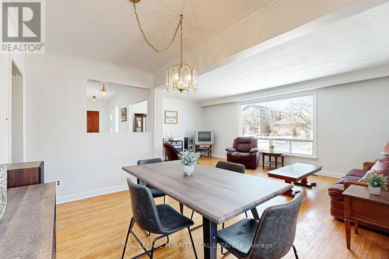 31 Badger Drive, Toronto (Stonegate-Queensway), Ontario  M8Z 2M8 - Photo 8 - W12189583