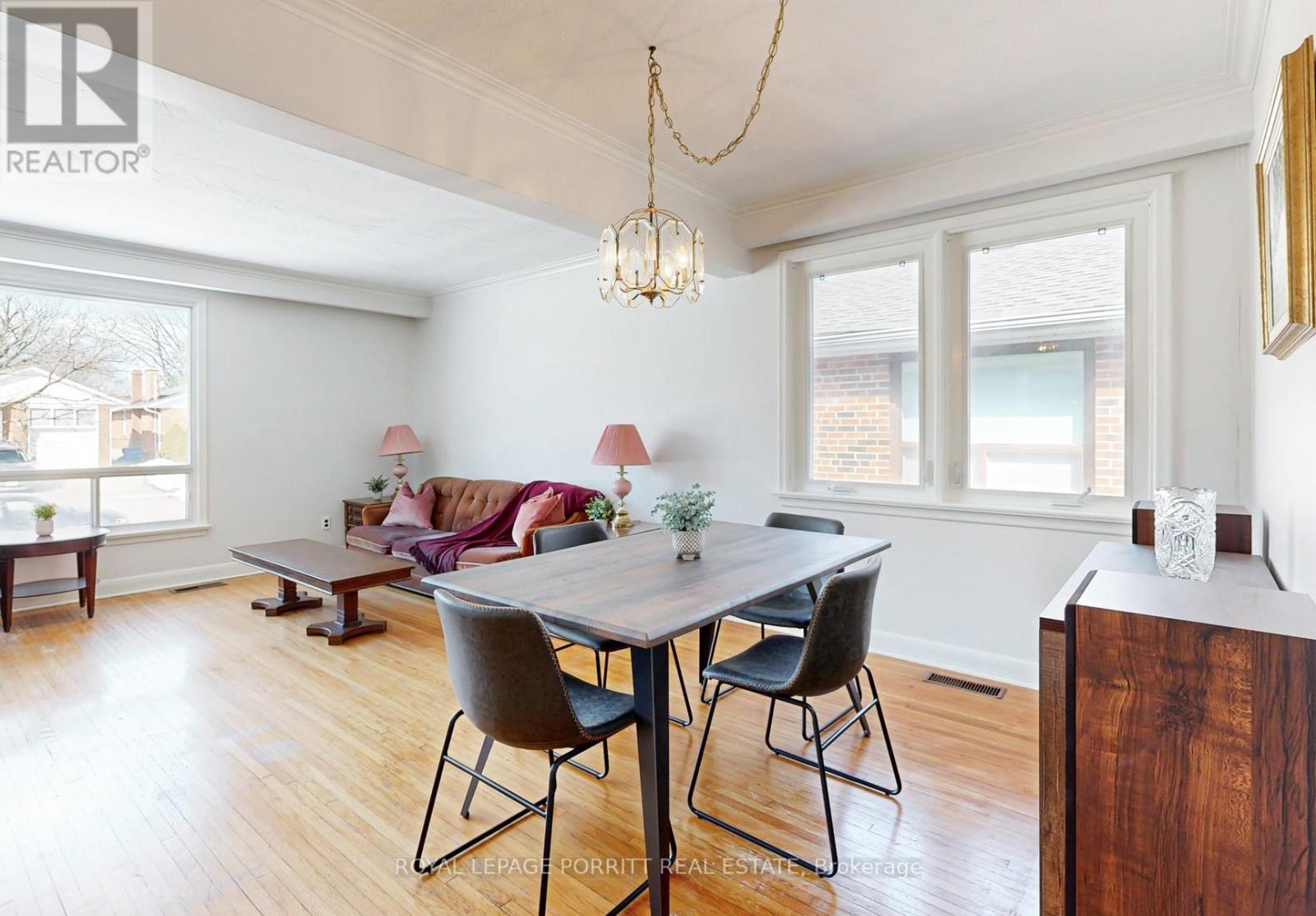 31 Badger Drive, Toronto (Stonegate-Queensway), Ontario  M8Z 2M8 - Photo 9 - W12189583