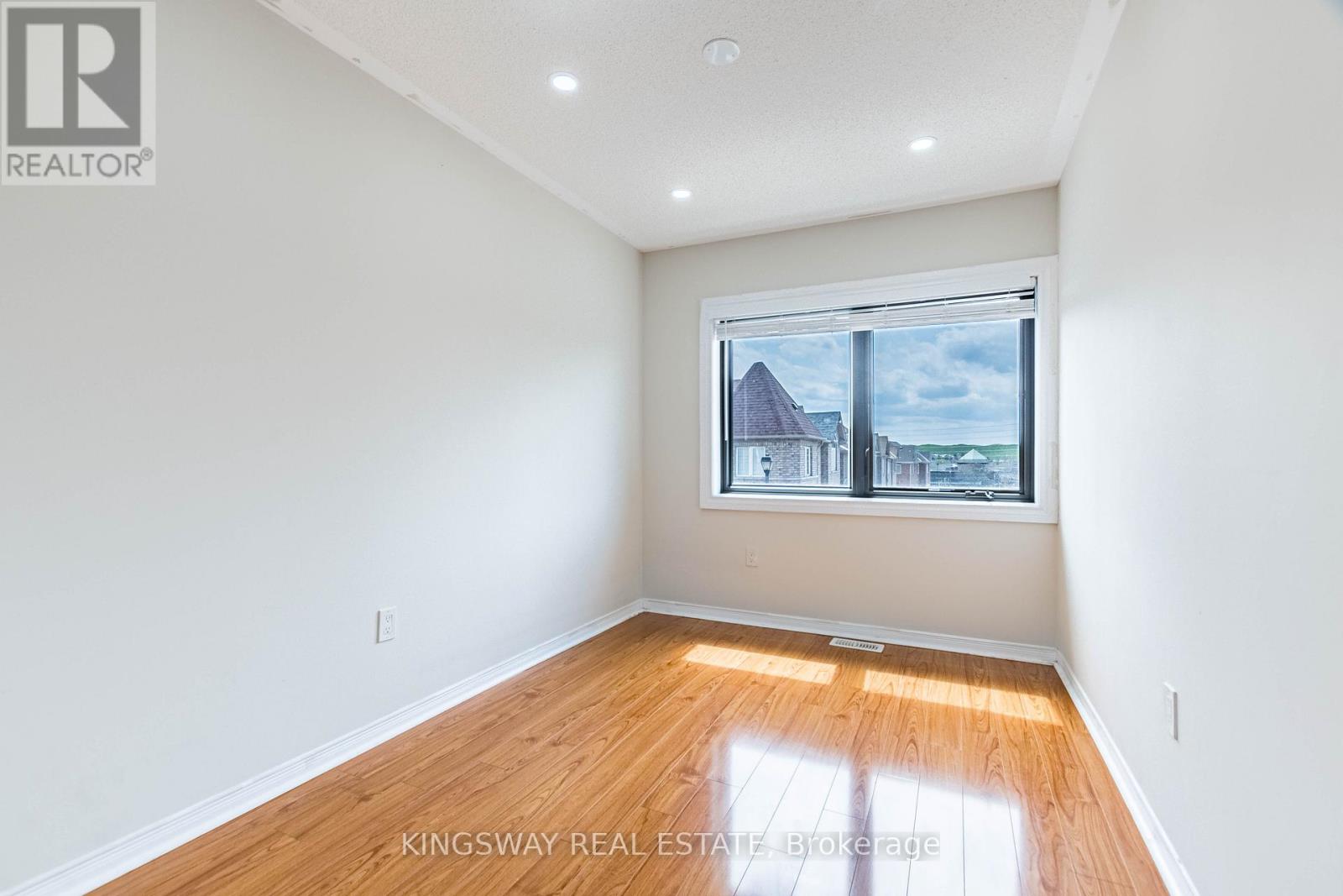 5821 Tiz Road, Mississauga (Hurontario), Ontario  L5R 0B4 - Photo 14 - W12189616