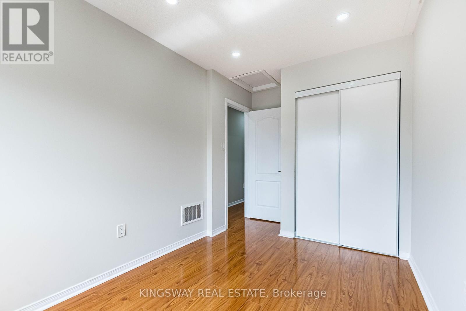 5821 Tiz Road, Mississauga (Hurontario), Ontario  L5R 0B4 - Photo 16 - W12189616