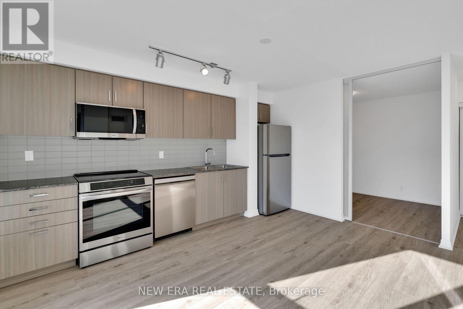 204 - 80 Esther Lorrie Drive, Toronto (West Humber-Clairville), Ontario  M9W 0C6 - Photo 6 - W12189625