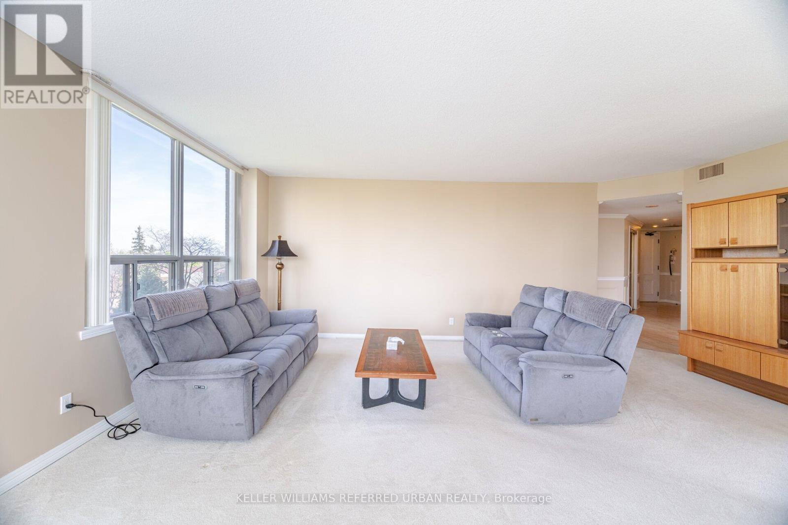 Property at 402 - 1903 PILGRIMS WAY image 5