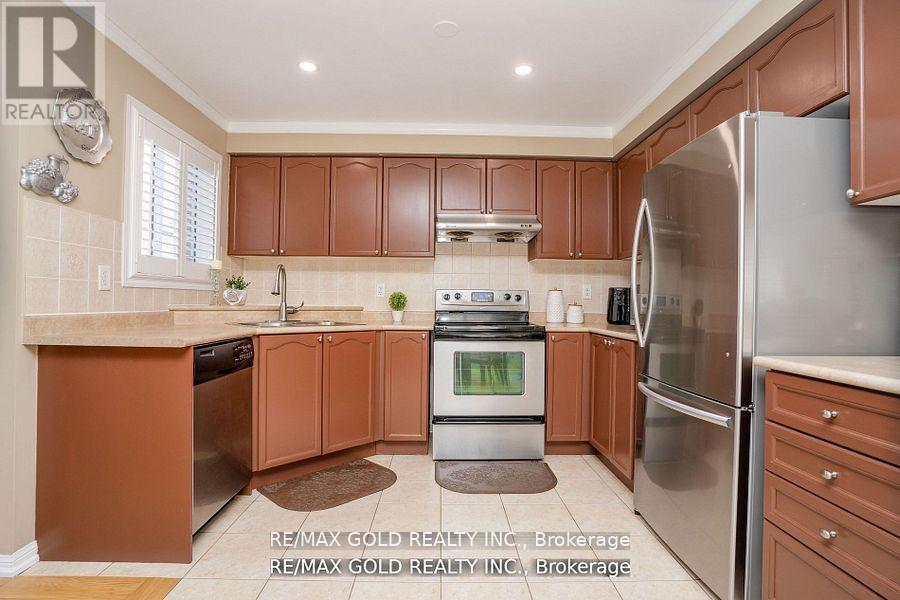 34 Jingle Crescent, Brampton, Ontario  L6S 0B2 - Photo 11 - W12189633