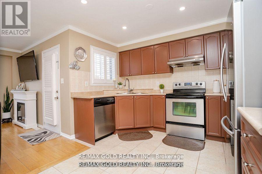 34 Jingle Crescent, Brampton, Ontario  L6S 0B2 - Photo 12 - W12189633