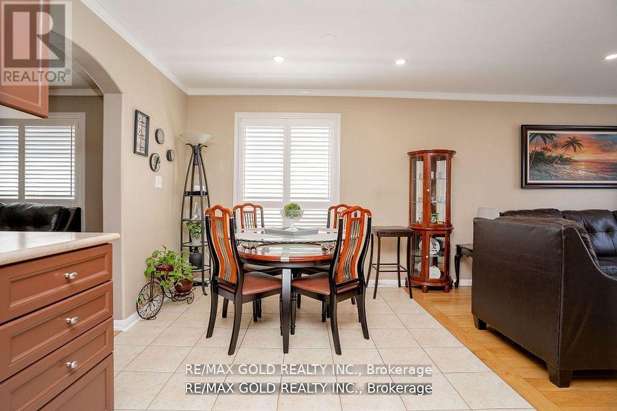 34 Jingle Crescent, Brampton, Ontario  L6S 0B2 - Photo 13 - W12189633