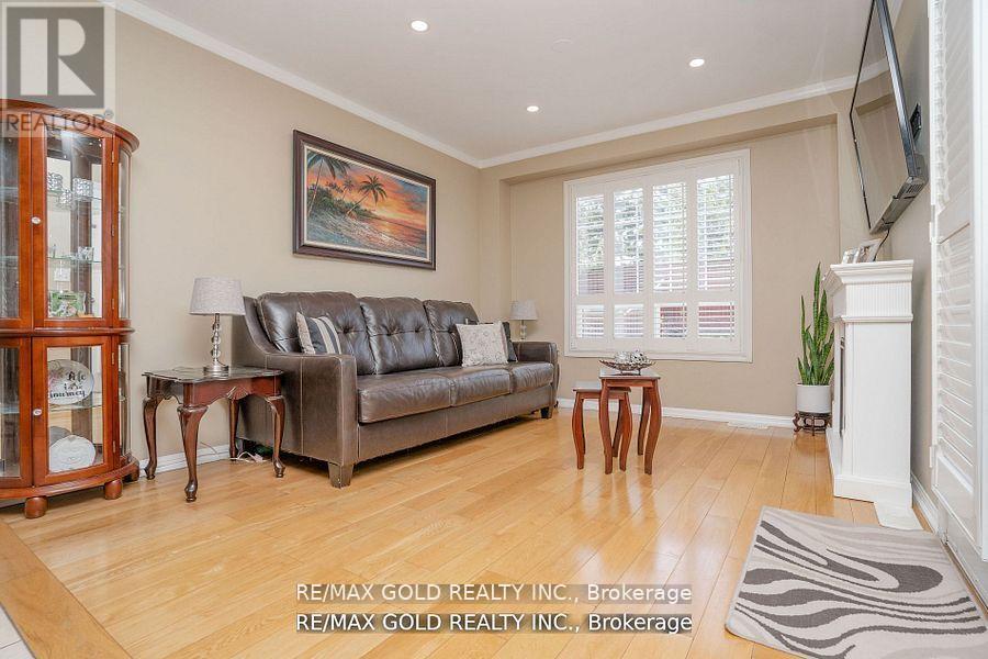 34 Jingle Crescent, Brampton, Ontario  L6S 0B2 - Photo 15 - W12189633