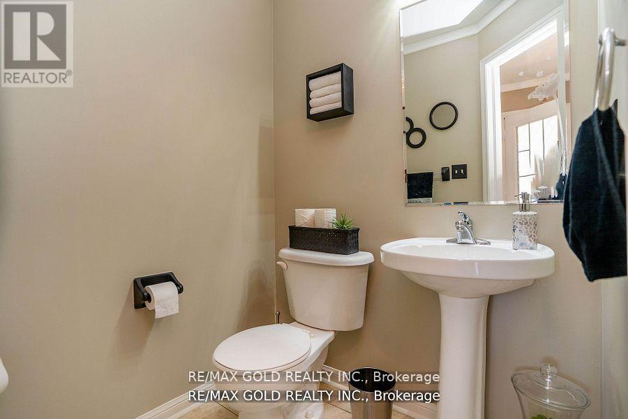 34 Jingle Crescent, Brampton, Ontario  L6S 0B2 - Photo 17 - W12189633