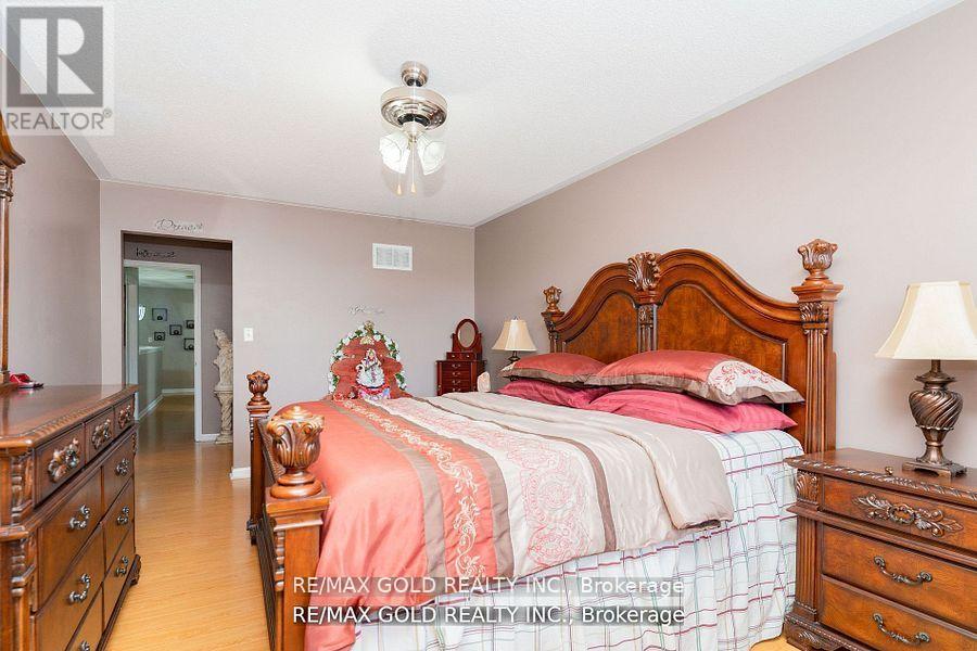 34 Jingle Crescent, Brampton, Ontario  L6S 0B2 - Photo 20 - W12189633